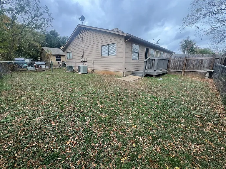 807 Lloyd Ln — Photo 16