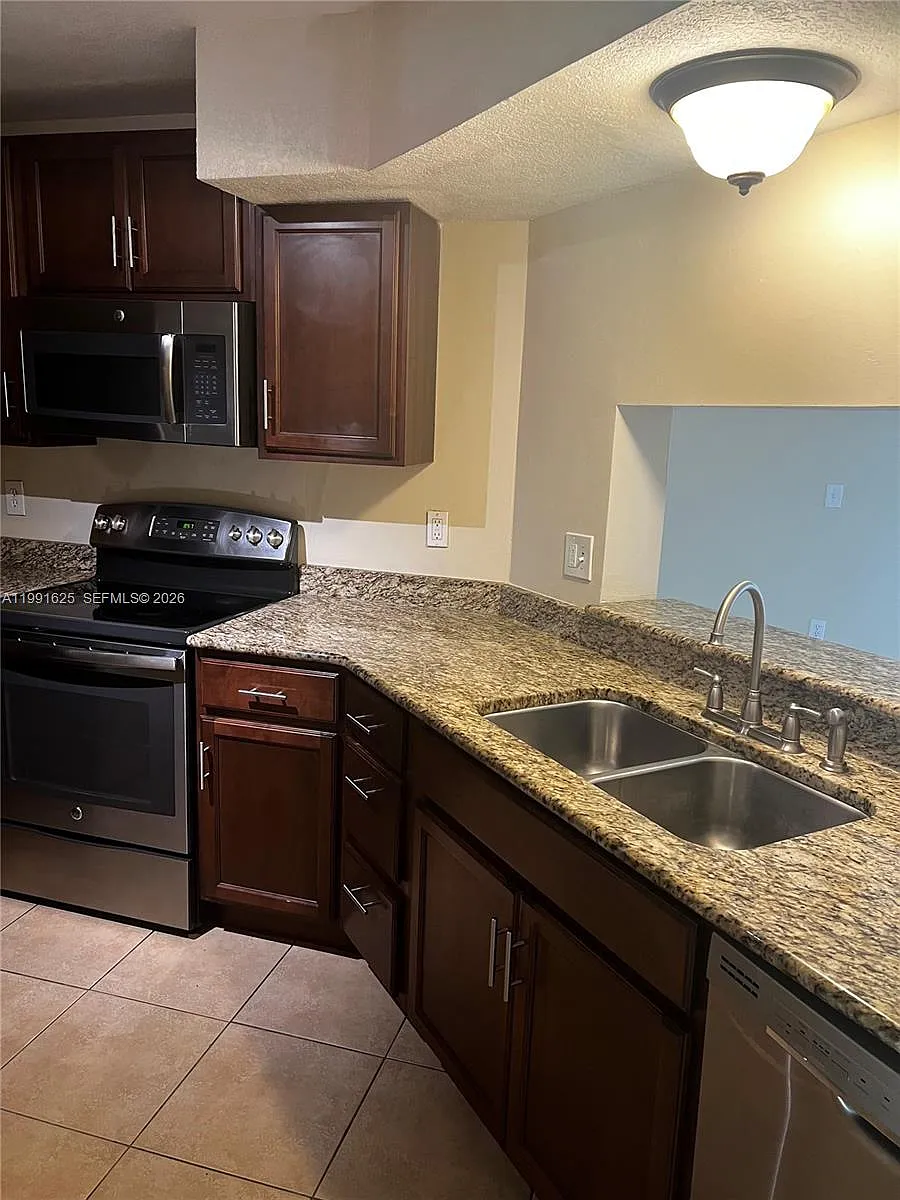 Building Photo - 802 Constitution Dr #802B