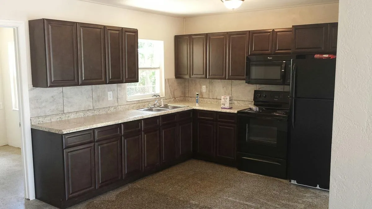 3 bed, 776 sqft, $1,950 — Photo 2