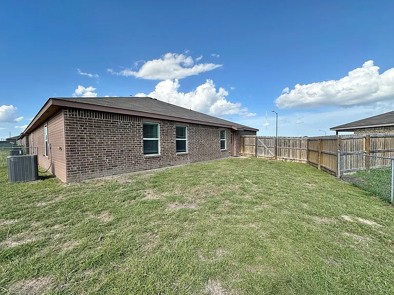 901 Lasso Dr — Photo 55