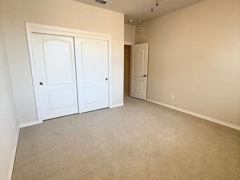 1090 Megan Ct — Photo 33