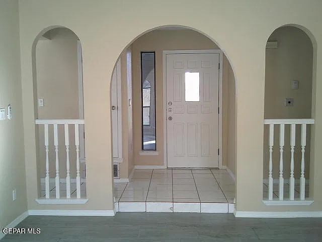 3 bed, 2.0 bath, 1243 sqft, $1,800 — Photo 3