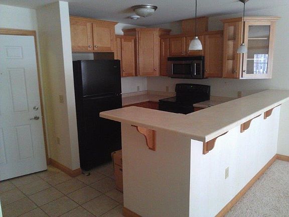 2nd image of 114 Pilgrim Dr #9