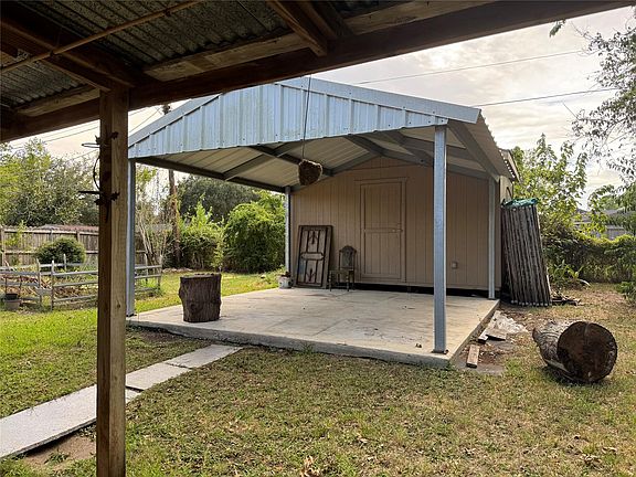 2nd image of 304 Brigadoon Ln