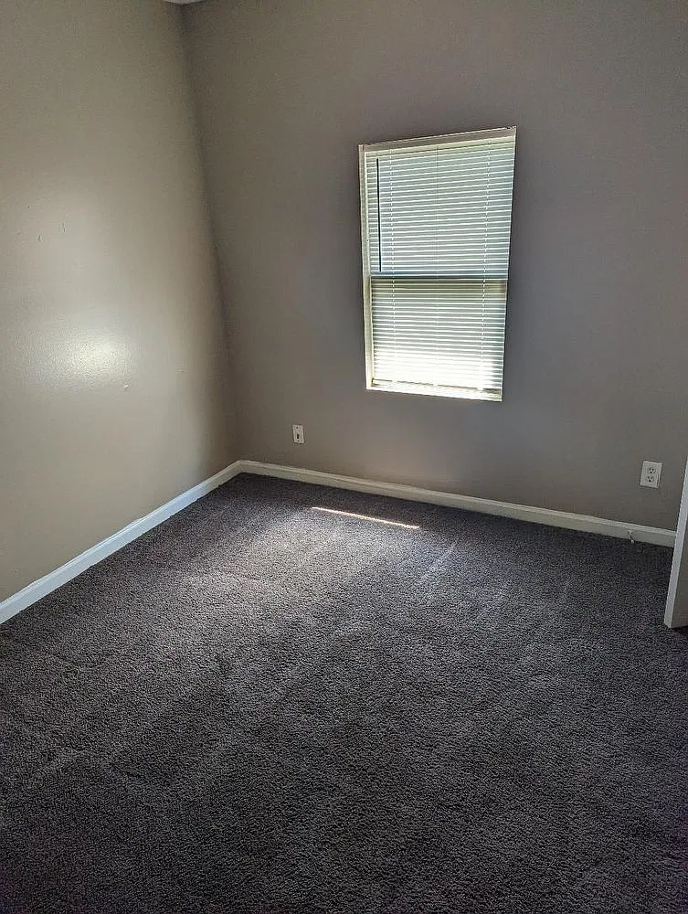 2 bed, 1000 sqft, $875 — Photo 4