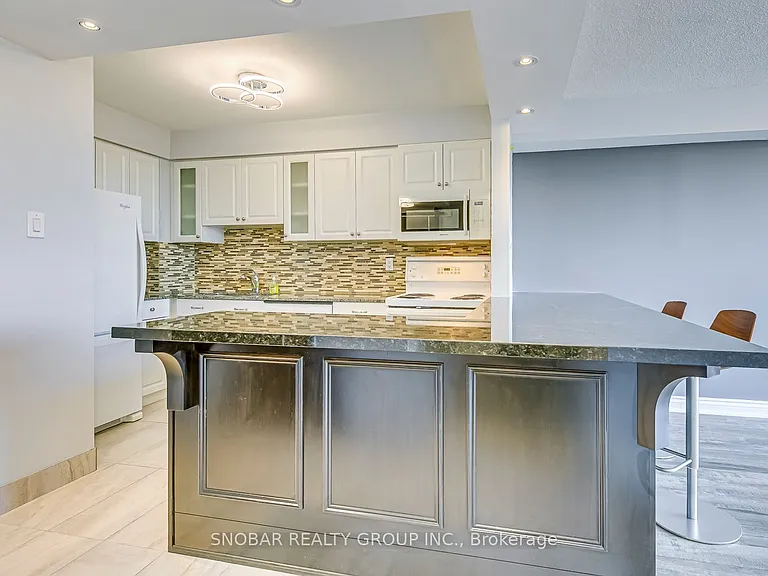 1110 Walden Cir #1001 — Photo 7