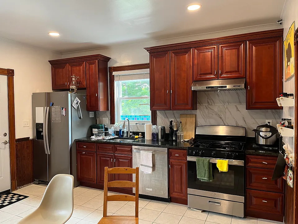 Eat-in kitchen