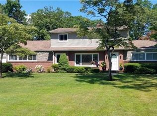 12 Timberline Dr, Huntington, NY 11743