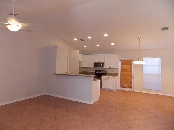 Open kitchen, new cabinets