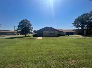 2015 E Bank St, Iowa Park, TX 76367