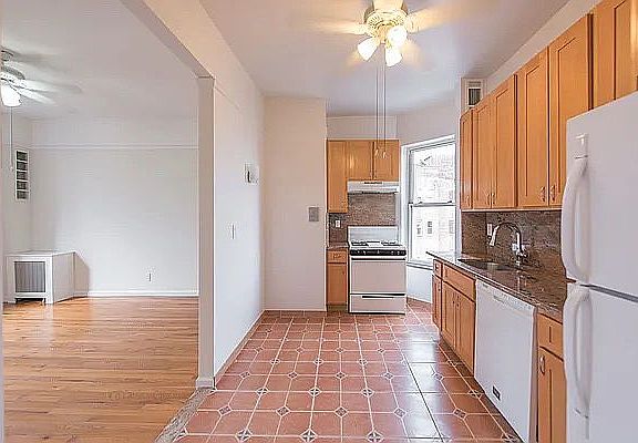 3rd image of 215 W 116th St APT 6D