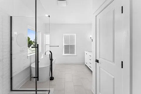 5 bed, 3918 sqft, $4,500 — Photo 2
