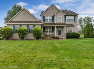 5180 Concordia Dr, Grand Blanc, MI 48439