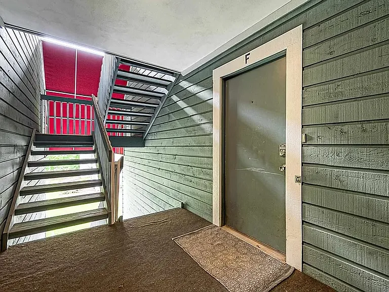 1470 Seneca Dr #F — Photo 2