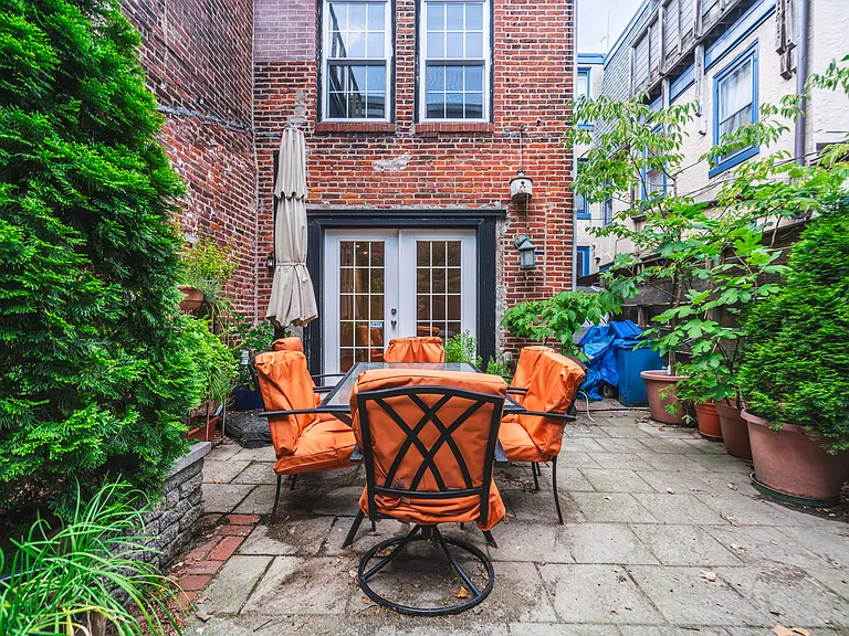 2228 Pine St — Photo 14