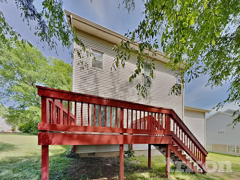 107 Charleston Ct — Photo 16