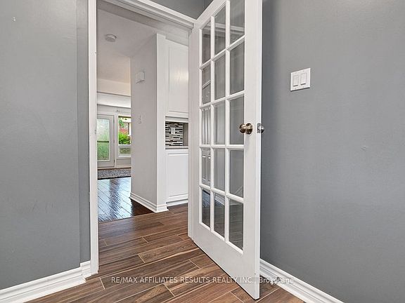 4th image of 73 McClintock Way #94