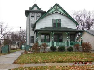 22322 Madison St, Saint Clair Shores, MI 48081