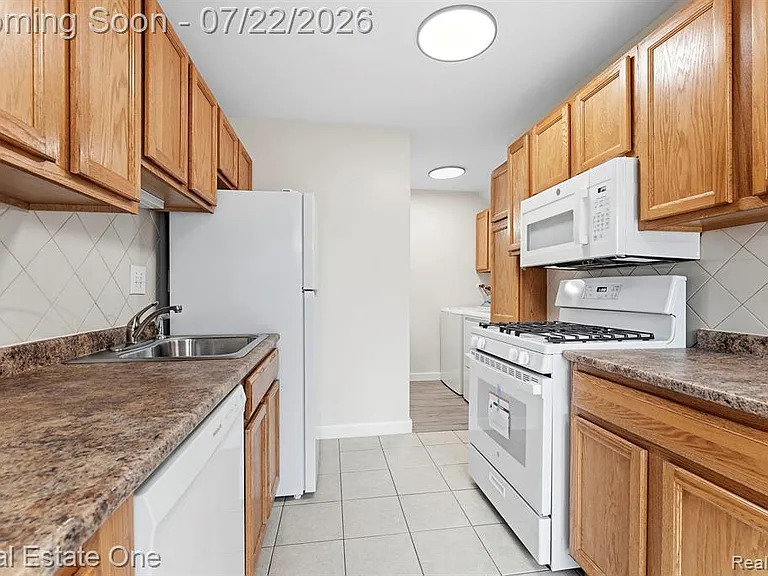 15588 Dupage Blvd — Photo 6