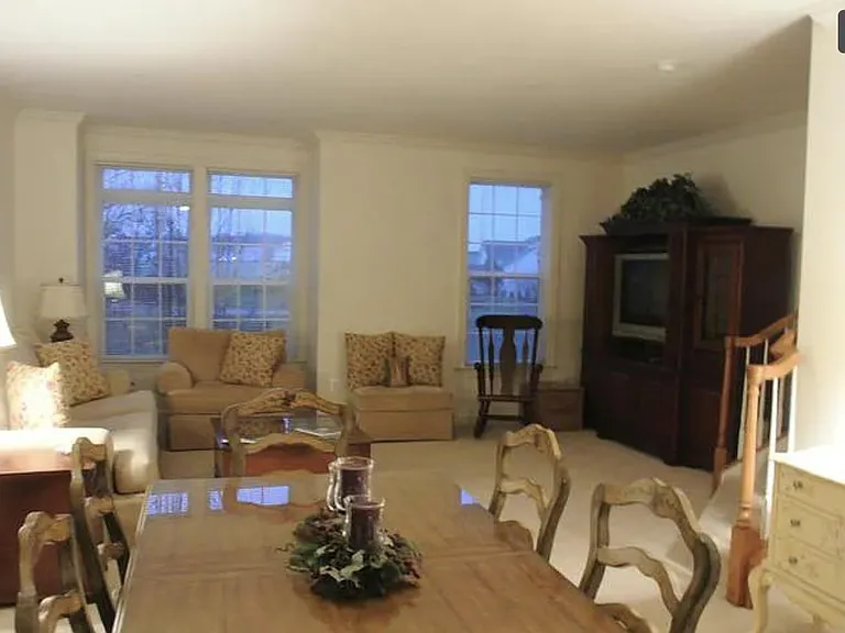 4066 Finsbury Ln — Photo 3