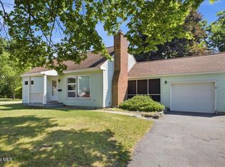 6 Carlton Dr, Queensbury, NY 12804