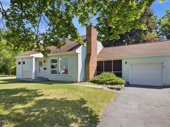 6 Carlton Drive, Queensbury, NY 12804