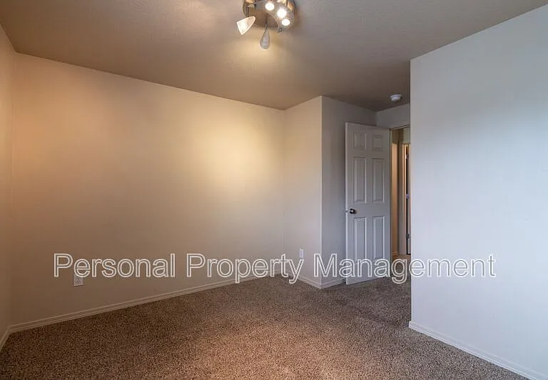 7905 NE 64th St — Photo 11