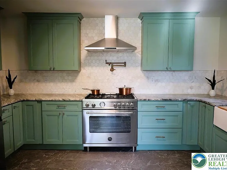 1601 Lieb Rd — Photo 2