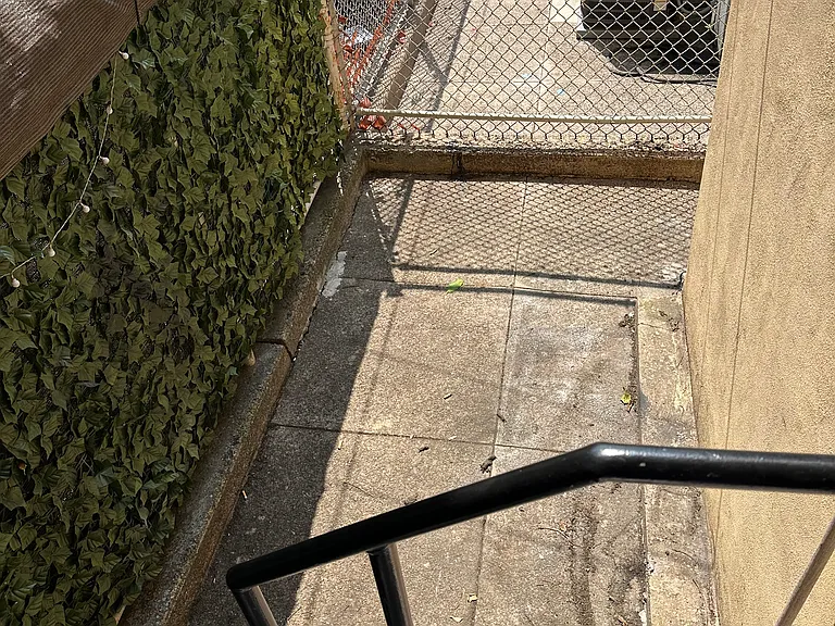 2249 E Cambria St — Photo 24
