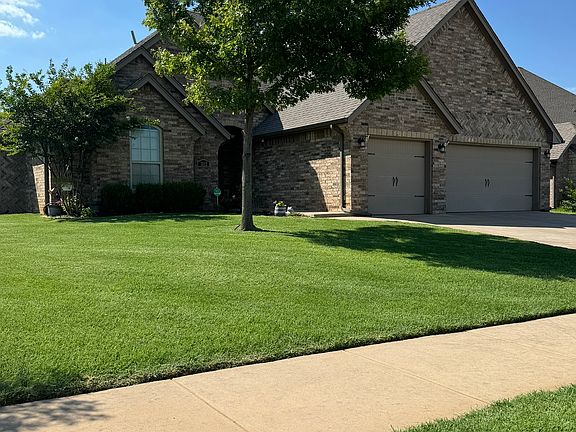 2nd image of 3112 Langley Dr