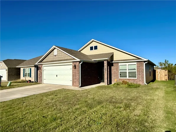 530 Woodcreek Loop, Lowell, AR 72745