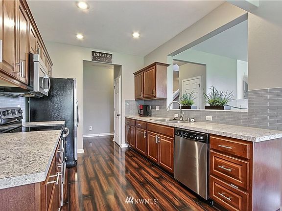 4th image of 2313 193rd St E