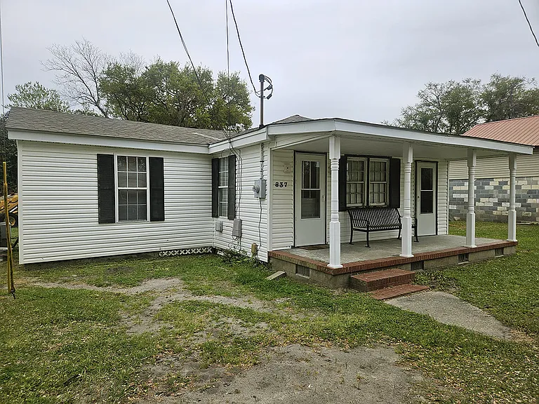 837 Sycamore Ave — Photo 1