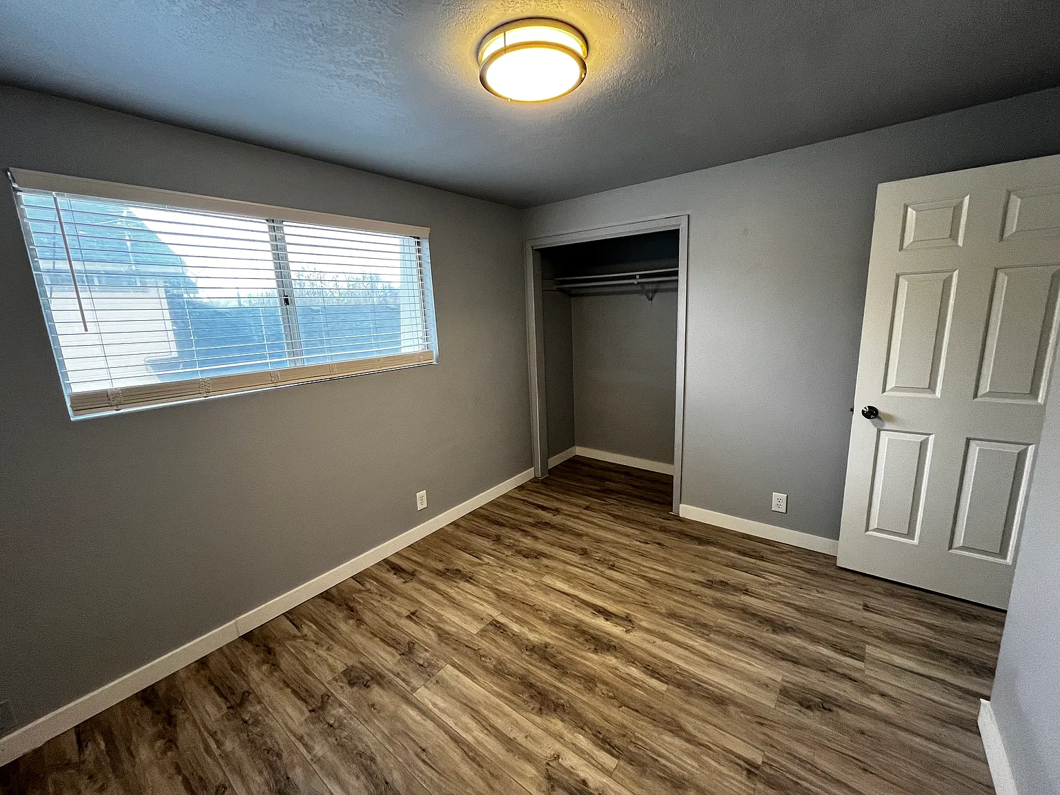 2 bed, 1.5 bath, 975 sqft, $1,325 — Photo 2