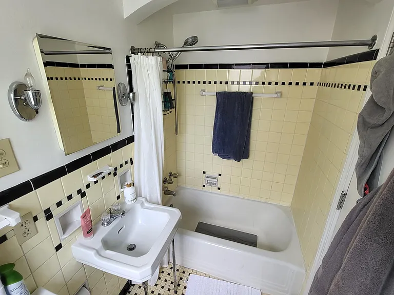 2796 Observatory Ave #6 — Photo 13