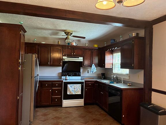 4th image of 128 Cherry Rd