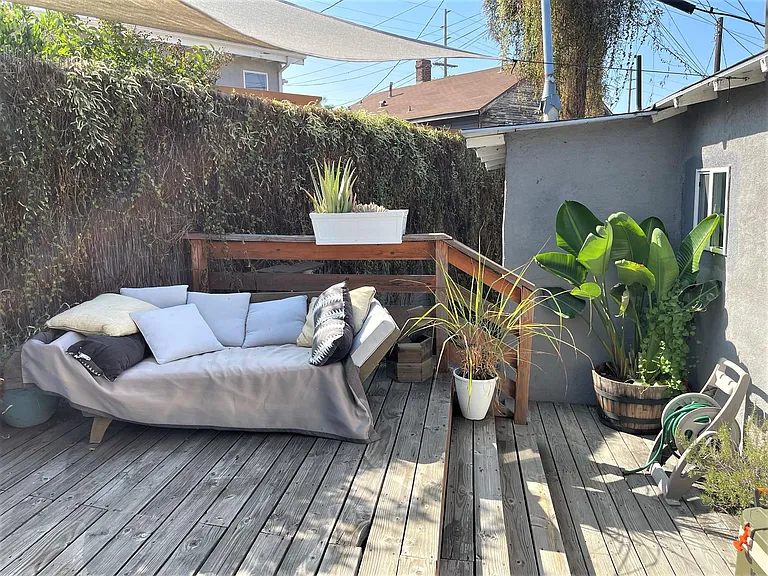 647 W Avenue 28 — Photo 10