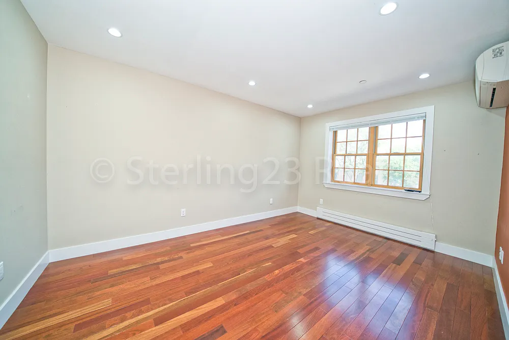 21-08 Steinway Avenue — Photo 4