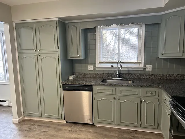 3 bed, 1430 sqft, $1,600 — Photo 2