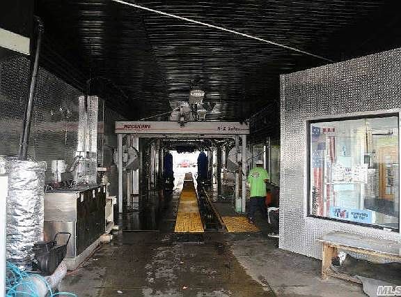 3rd image of 21625 Hempstead Ave