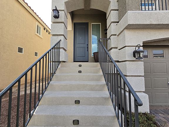 3rd image of 9857 Glenwood Oaks Ct