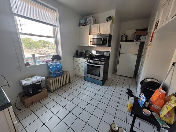 3rd image of 1724 W Ainslie St #2
