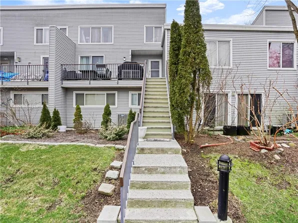 208 Harris Road #CB2, Bedford Hills, NY 10507