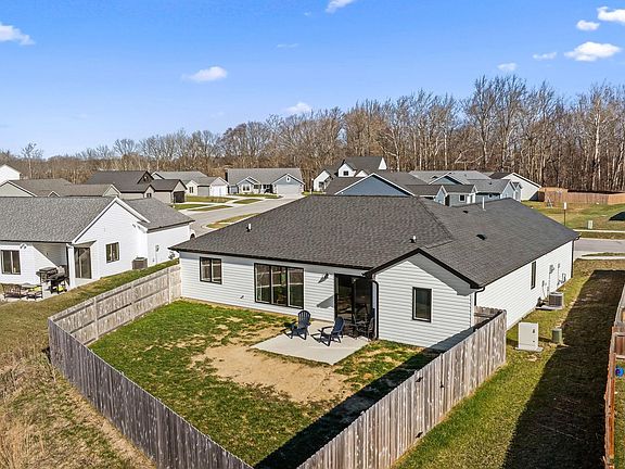 4th image of 203 W Longfellow Blvd