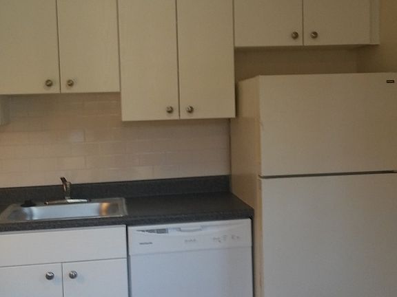 3rd image of 1004 E Lancaster Ave Unit C