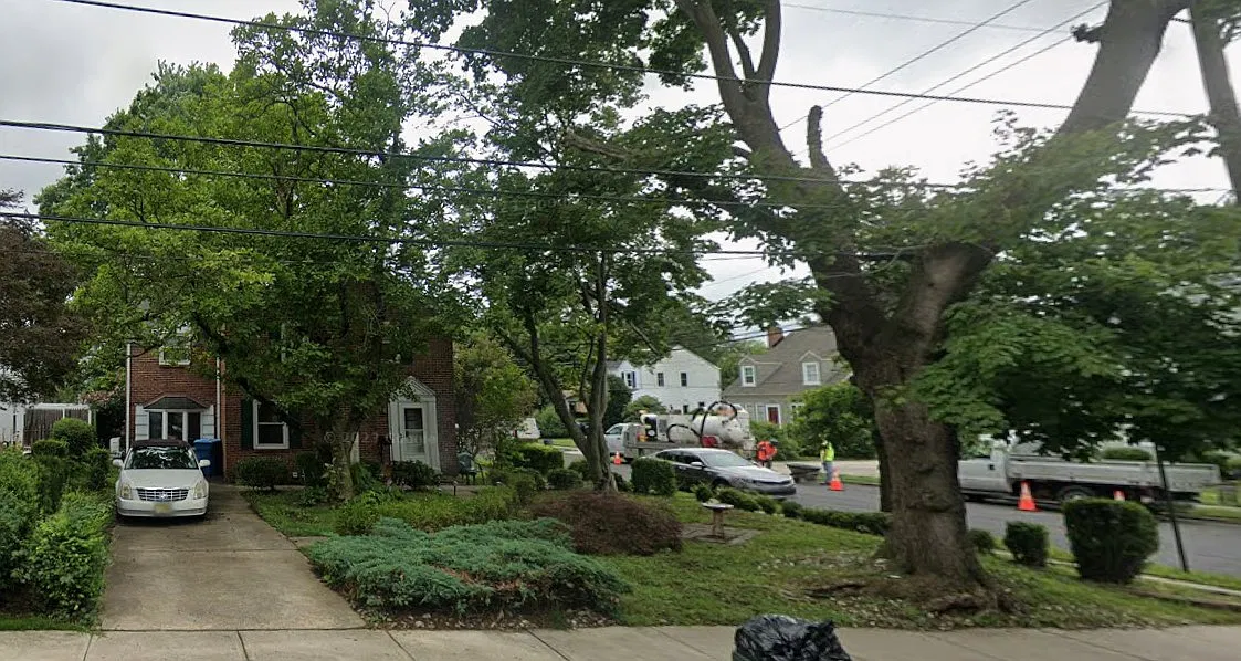 3 bed, 1.5 bath, 1922 sqft, $2,300 — Photo 1