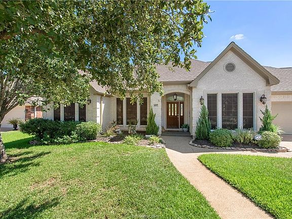 2nd image of 4307 Berwick Pl