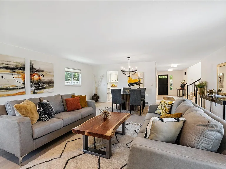 31 Eagle Dr — Photo 1