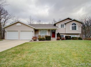 663 Grand Woods Ct NE, Grand Rapids, MI 49525