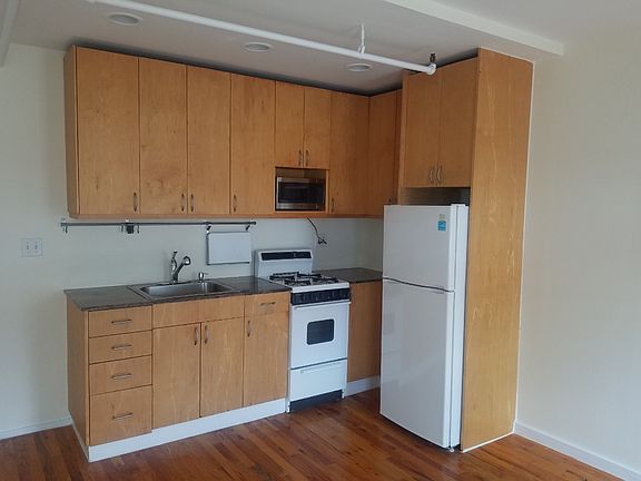 2nd image of 323 W 30th St APT D4